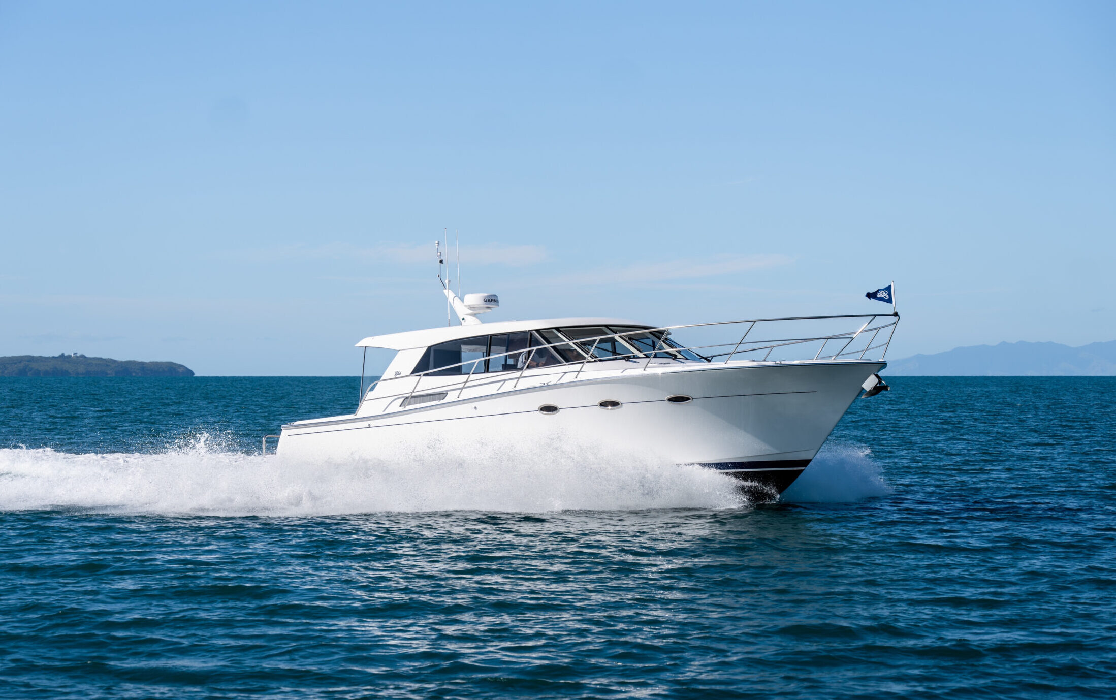 Elite 13.6m Sedan - Domino